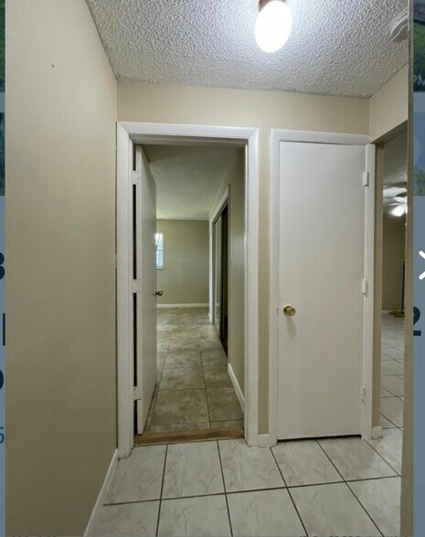 Building Photo - 4671 SW 66th Ave