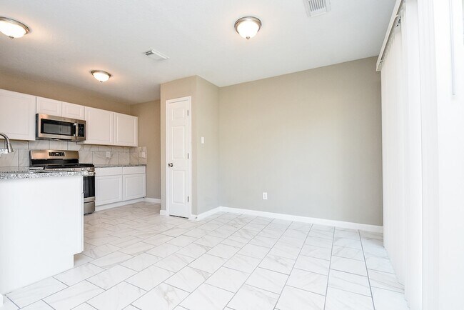 Building Photo - 7818 Summer Pl Dr