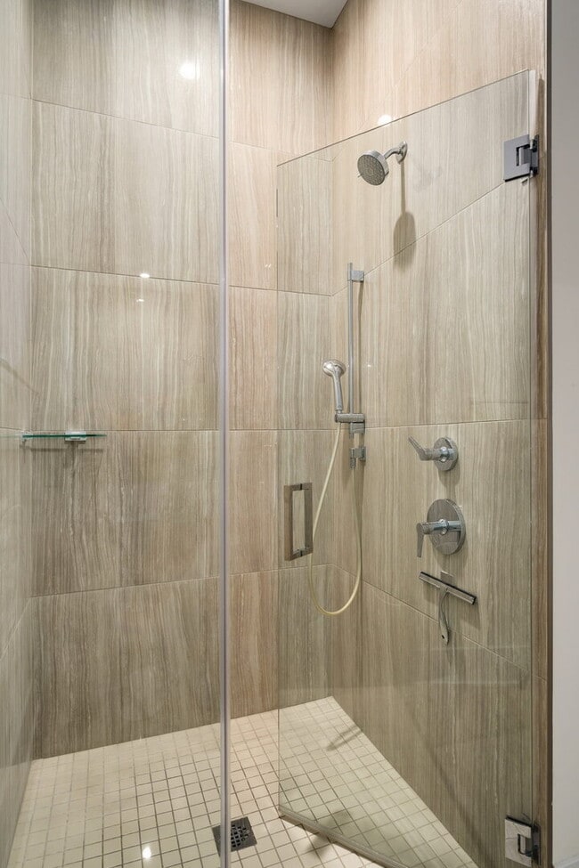 Building Photo - 159 W North Ave