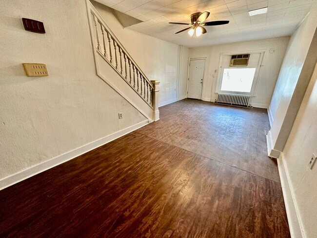 Building Photo - Renovated 4 bedroom, 1.5 bathroom house in South Allentown!