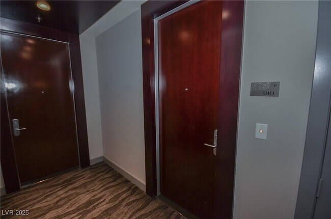 Building Photo - 4525 Dean Martin Dr