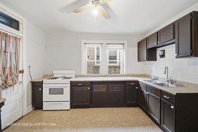 Building Photo - 2045 W Farragut Ave