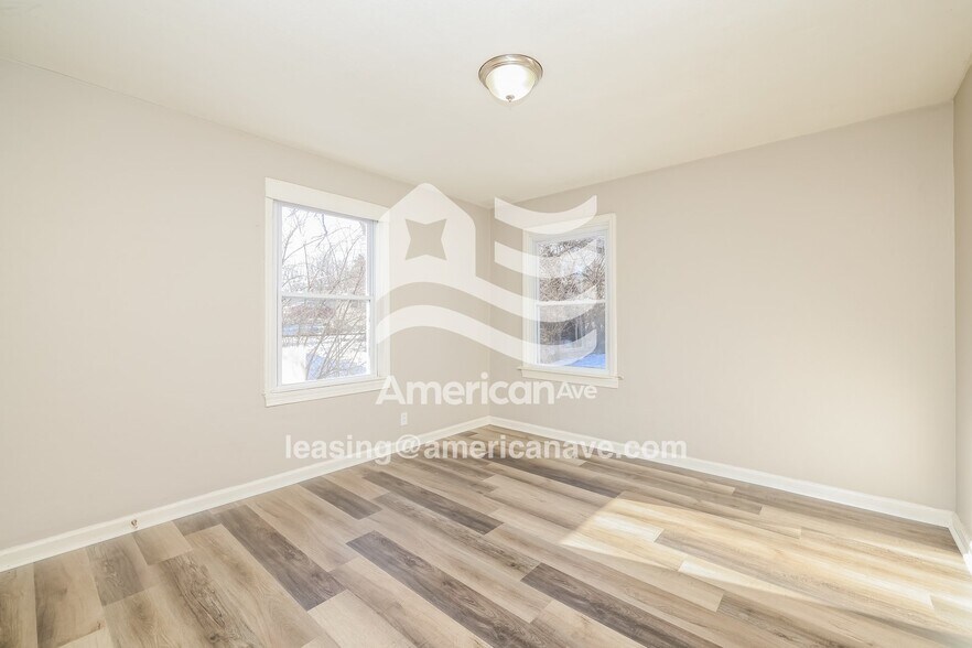 Building Photo - 4204 Sylvan Dr