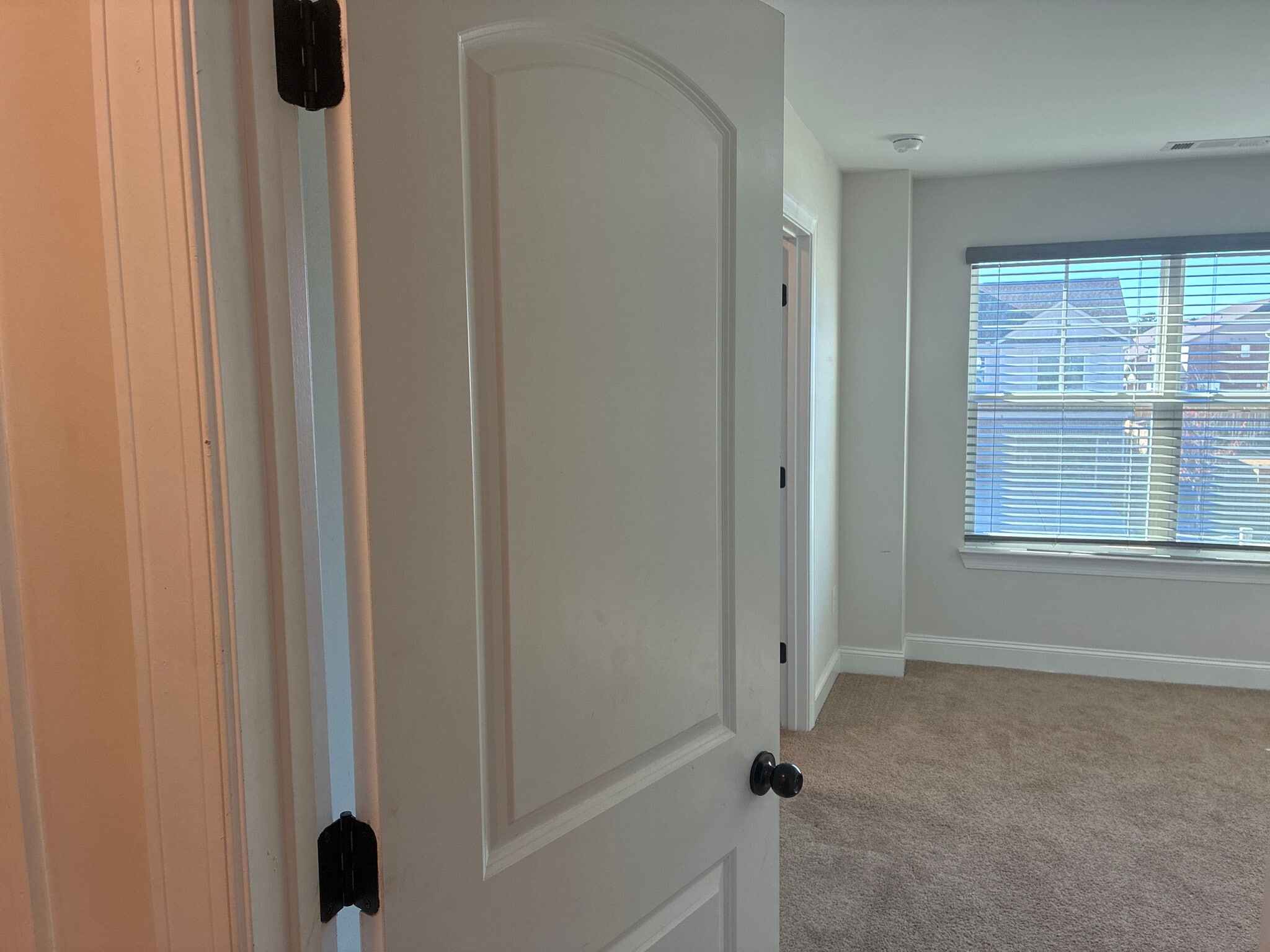 Building Photo - Room in House on Benjamin Dr