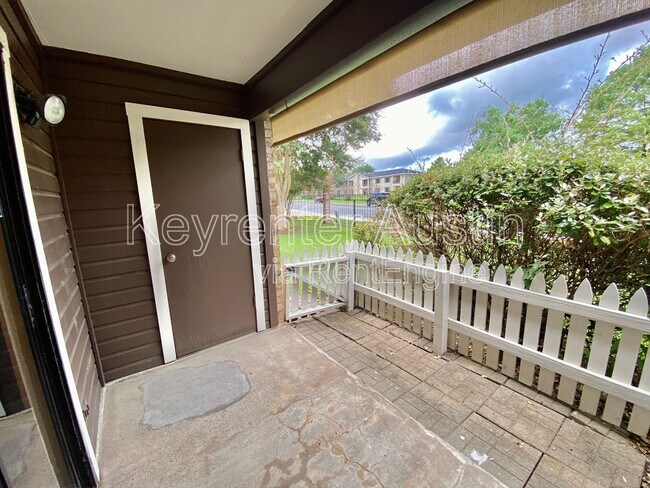 Building Photo - 1601 Faro Dr