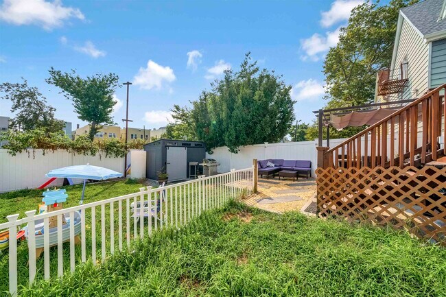 Building Photo - 12 Pavonia Ct
