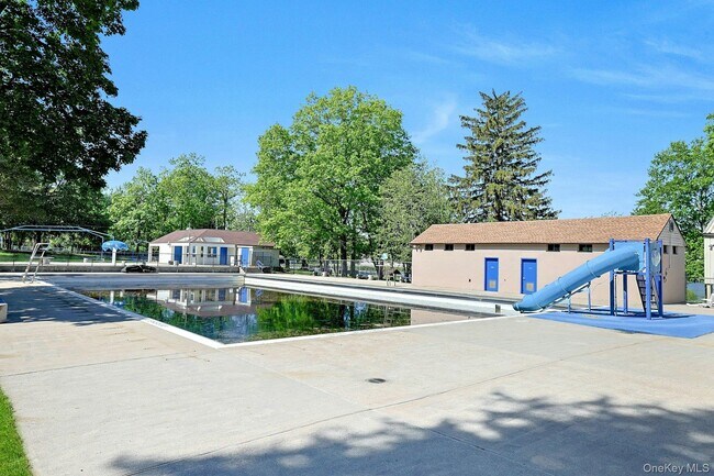 Building Photo - 962 US-9W