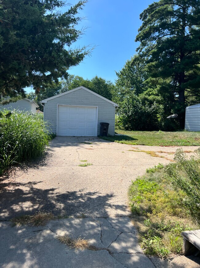Garage - 1310 55th St
