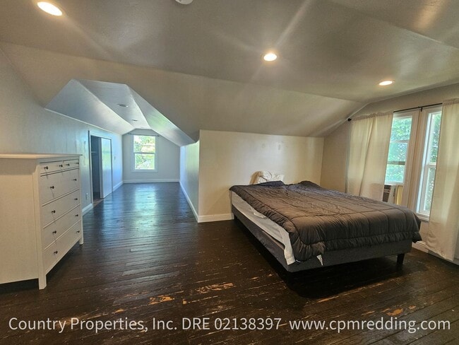 Building Photo - Available Now! Downtown 3-Bedroom with Old World Charm and Modern Amenities!
