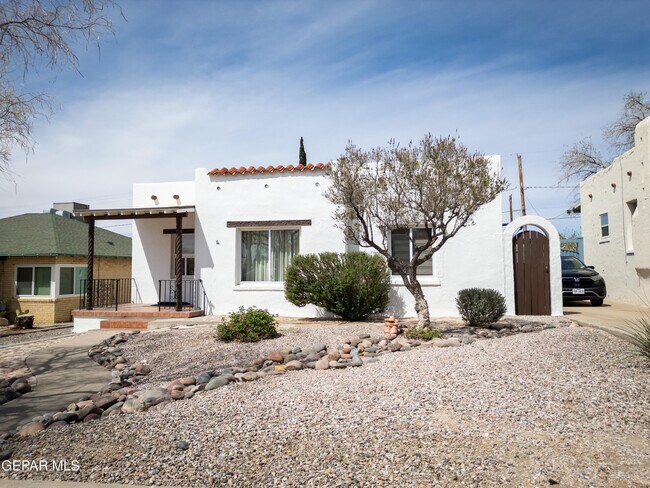 Building Photo - 1211 Mesita Dr