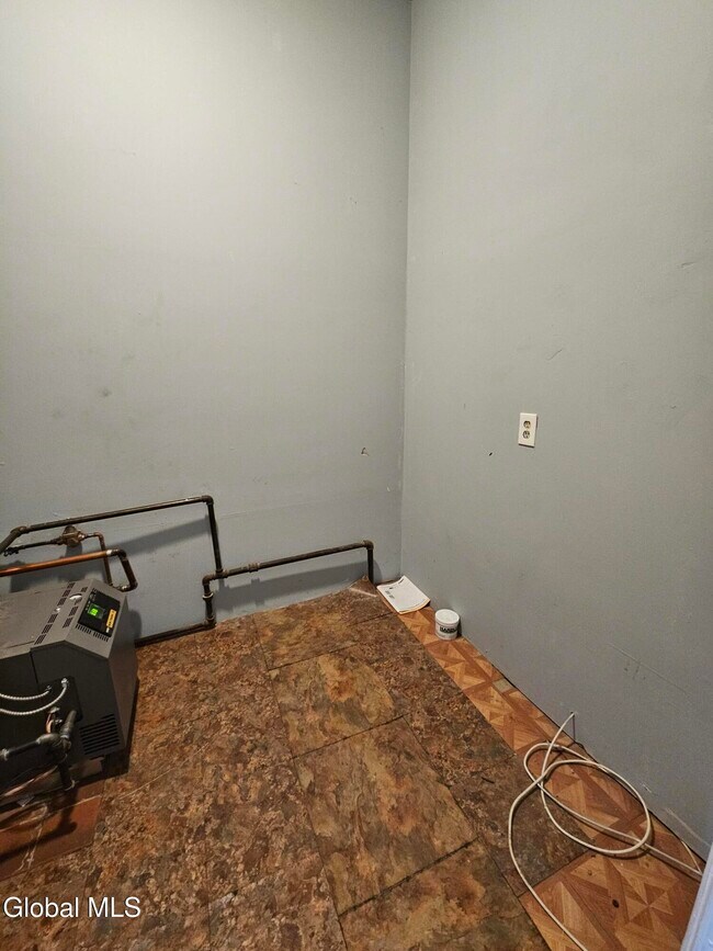 Building Photo - 32 1st St