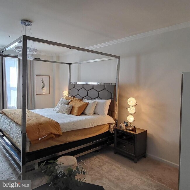 Building Photo - Welcome to your new home in the heart of L...