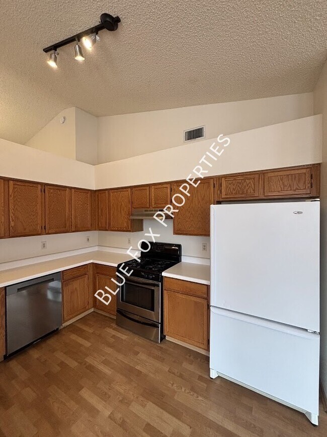 Building Photo - 9913 N Woodstone Trail