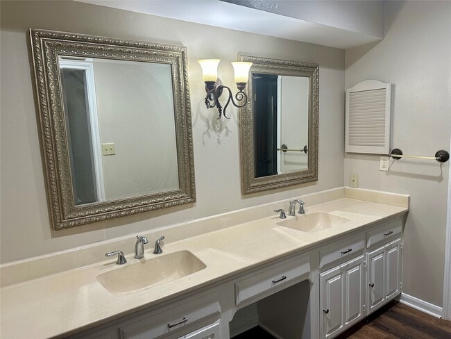 Building Photo - 103 Wroxton Dr