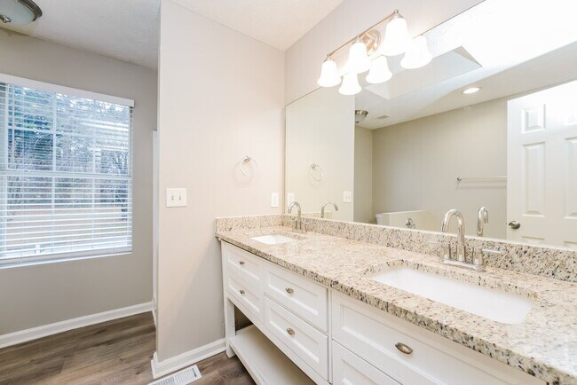 Building Photo - 2032 Lown Farm Ln