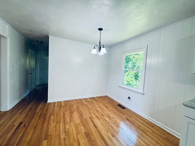 Building Photo - Welcome home nice brick ranch!