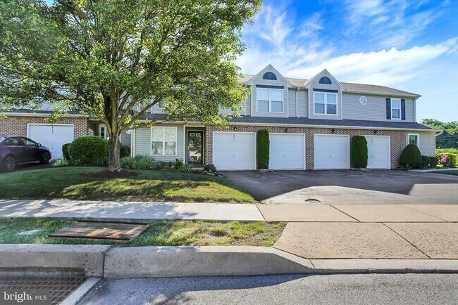 Building Photo - 6444 Terrace Ct