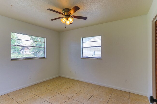 Building Photo - 2936 India palm Drive
