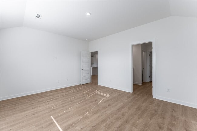 Building Photo - 103 S Maroon Ave