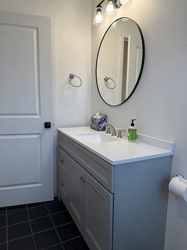 Building Photo - Newly Remodeled 2 bed 1 bath Home in Marys...