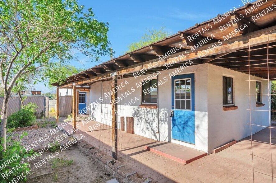 Building Photo - 121 W Birdman Dr