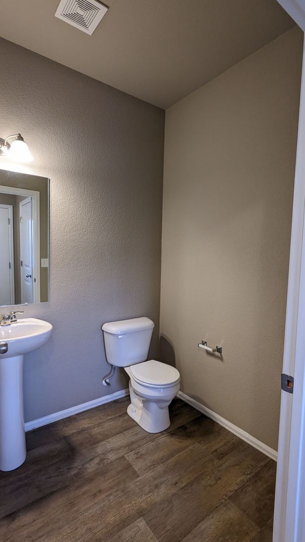 Building Photo - TWO STORY END UNIT TOWNHOME 3 BED/2.5 BATH...