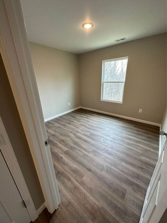 Building Photo - 2 bed 1 bath apartment in Jackson, MO