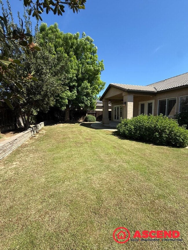 Building Photo - ** Move In Special! **Charming Home in Olive Dr Area!