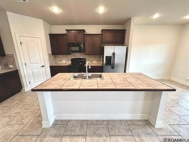 Building Photo - 17634 Hoods Ridge Dr