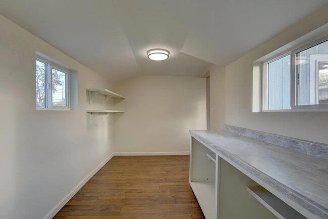 Building Photo - 830 W 12th St