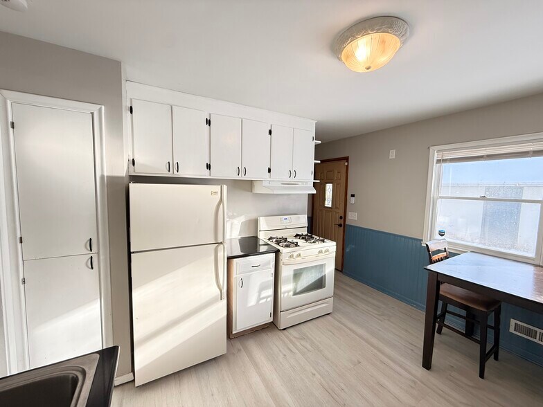 Building Photo - 5427 45th Ave N