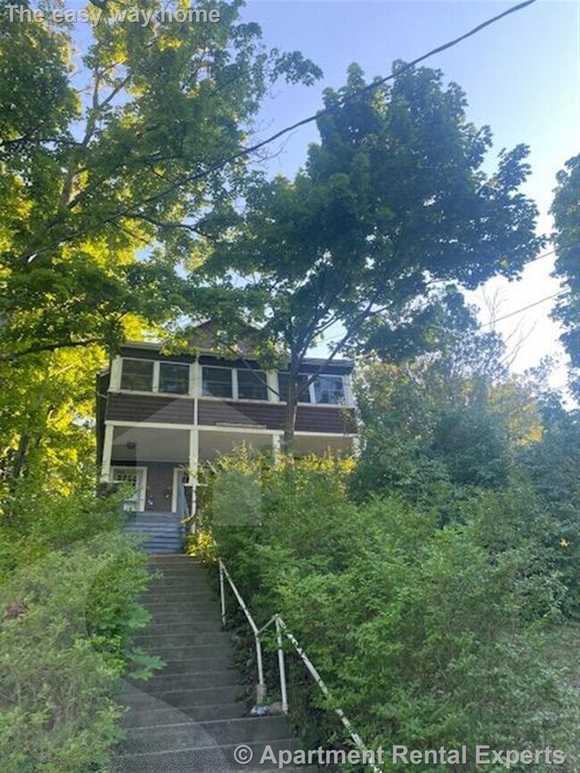 Building Photo - 42 Madison St