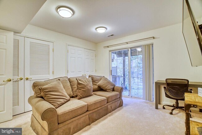 Building Photo - 3563 Sherbrooke Cir