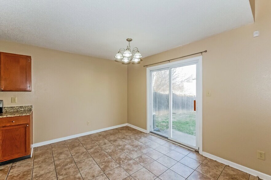 Building Photo - 1107 Crescent Dr
