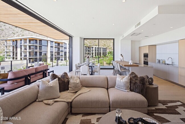Building Photo - 4849 N Camelback Rdg Dr