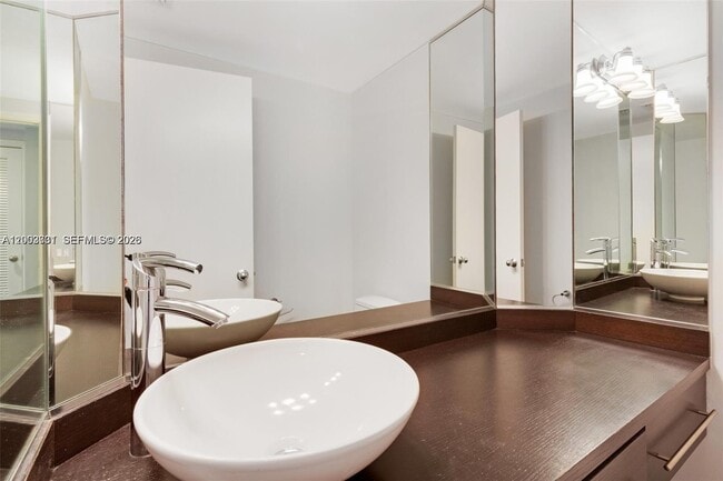 Building Photo - 701 Brickell Key Blvd