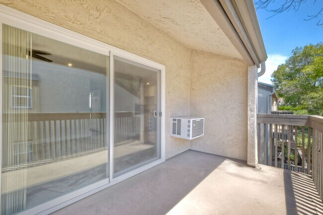 Building Photo - 1 Bedroom, 1 Bathroom Condo in the Villa La Jolla Community