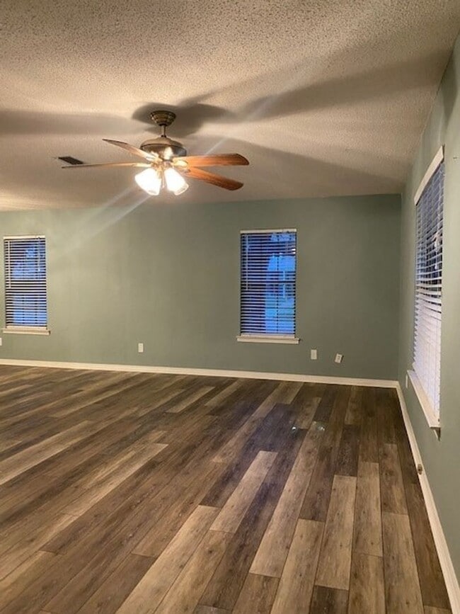 Building Photo - East Fairhope Full Brick