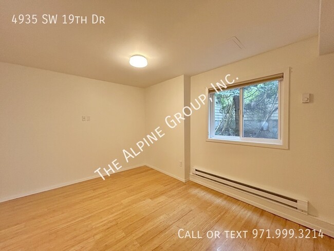 Building Photo - 4935 SW 19th Dr