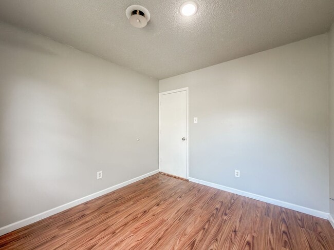 Building Photo - 2802 Grinnell Ave