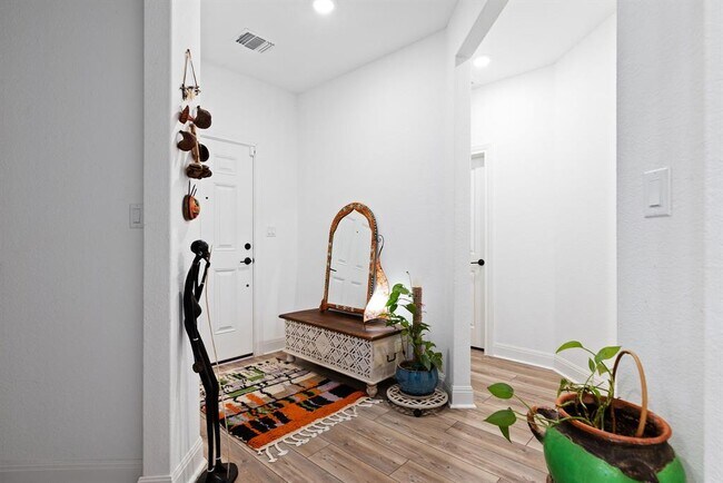 Building Photo - 513 Georgia Lace Trail