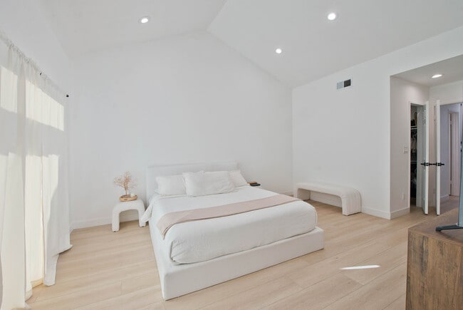 Building Photo - 20645 Roscoe Blvd