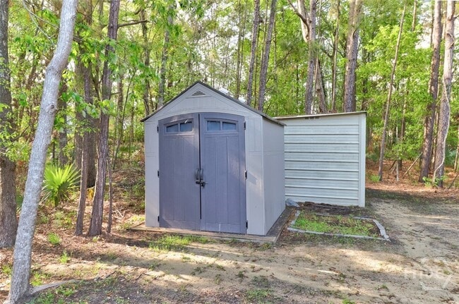 Building Photo - 8 Chapel Pointe Cir