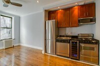 Building Photo - 336 E 18th St