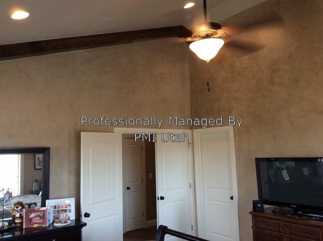 Building Photo - 5548 Pkwy W Dr