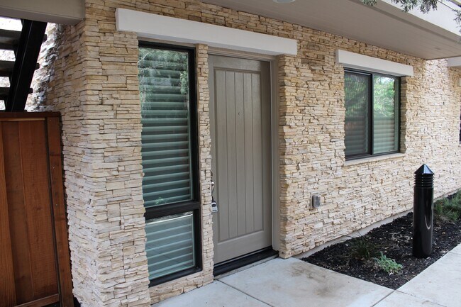 Building Photo - 417 Gene Ct