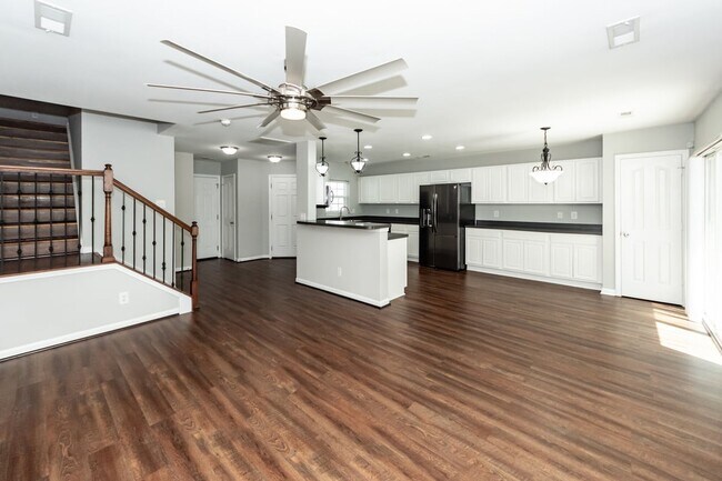 Building Photo - 5150 Trump St