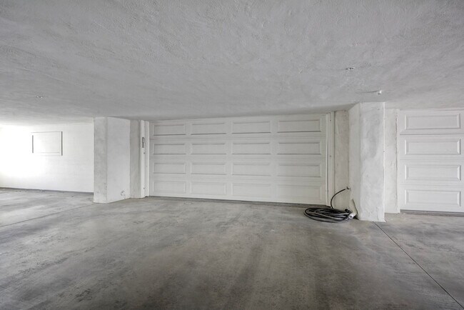 Building Photo - 288 Chinquapin Ave