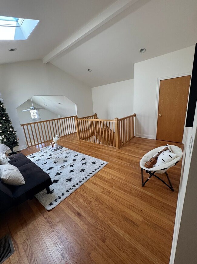 Building Photo - 4 Bedroom, 3 Bathroom Impressive Lincoln P...