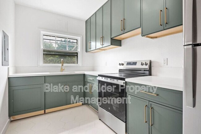 Building Photo - 3622 SE Harrison St